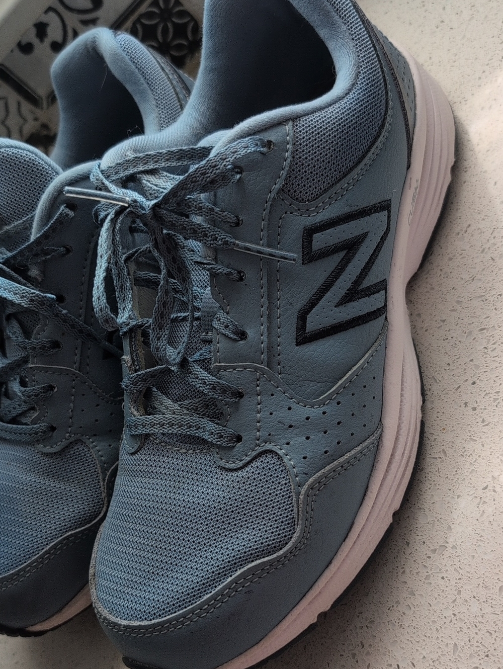 New Balance Woman's Light Blue Athletic Running Shoes 8D